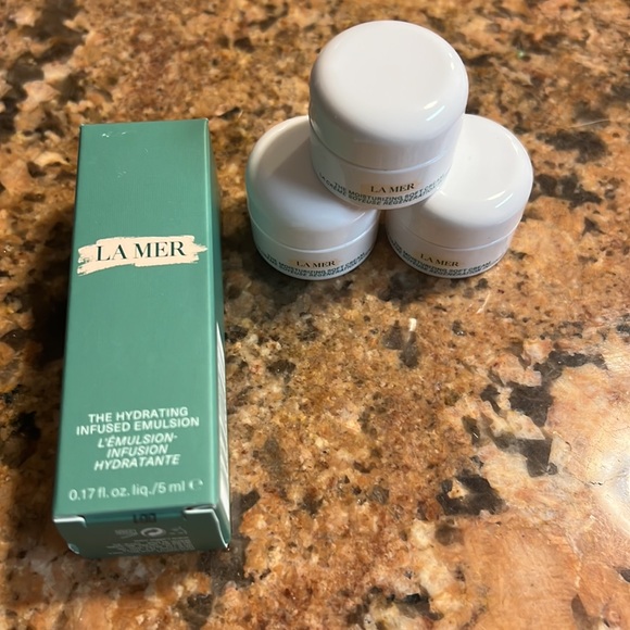3 La Mer mini size moisturizing cream 3.5Ml and 1 Hydrating infused emulsion 5Ml - Picture 1 of 3